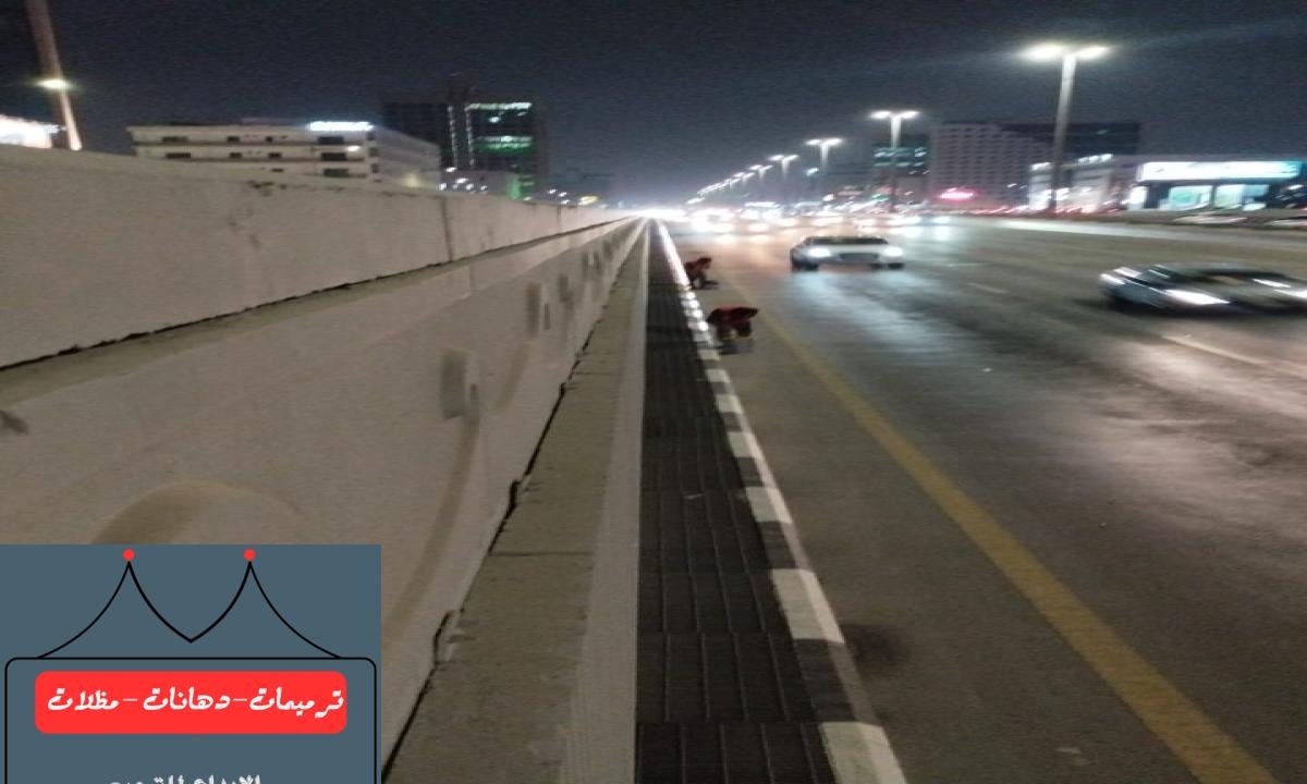 تخطيط إشارات أرضية بألوان عاكسة لضمان رؤية مثالية ليلاً ونهارًا.