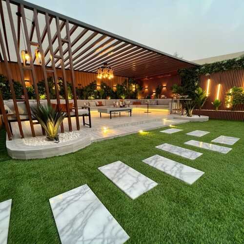 تصاميم مبتكرة للمظلات والسواتر تعزز الراحة وتضيف لمسة جمالية.