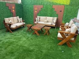 تصميم عصري لجلسات خارجية تضيف لمسة جمالية للحدائق والفناء.