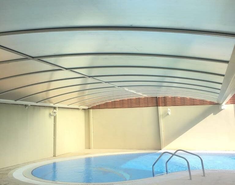 تصميم عصري للمظلات يضيف لمسة جمالية لمحيطك الخارجي.