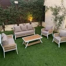 جلسات خارجية مريحة توفر لك الراحة في الهواء الطلق طوال اليوم.